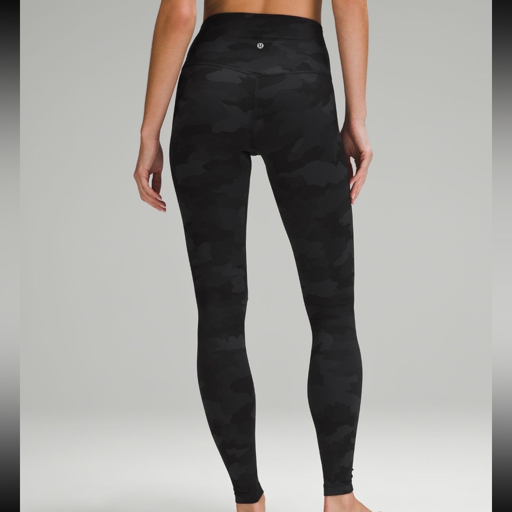 Women’s Lululemon Camo Deep Coal Multi Leggings | Black | Size 2 | 28”